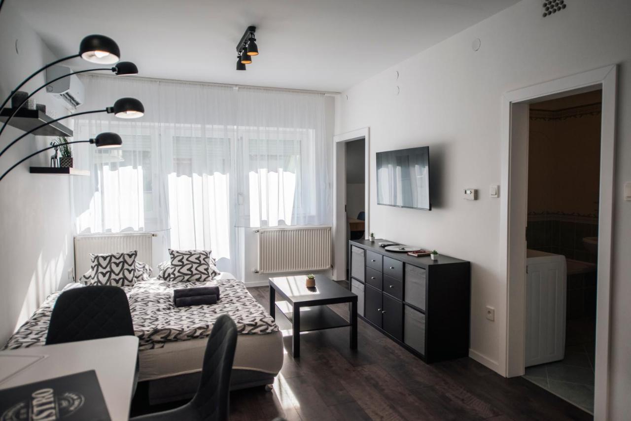 Appartamento Anavrin apartman- csendes lakás a belváros közepén Pécs Esterno foto